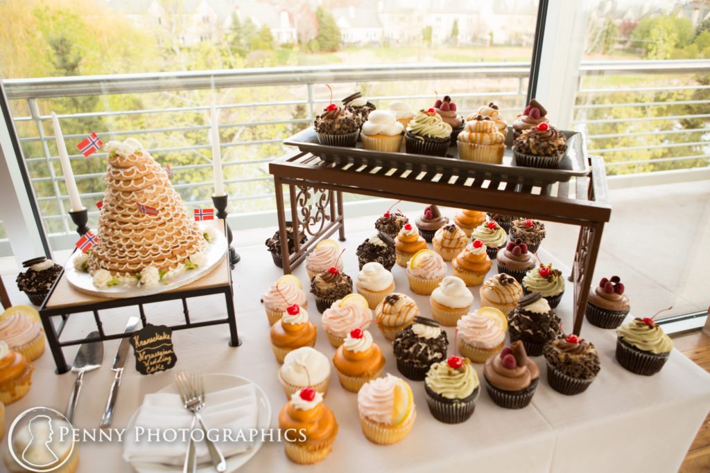 cupcakes instead of cake at reception