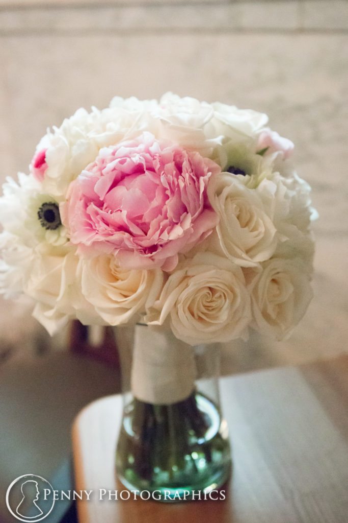 white and pink bouquet Minneapolisi