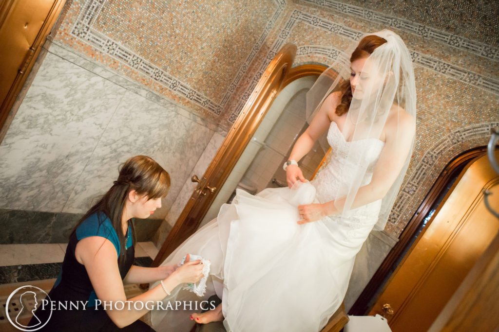 maid of honor putting on brides shoe