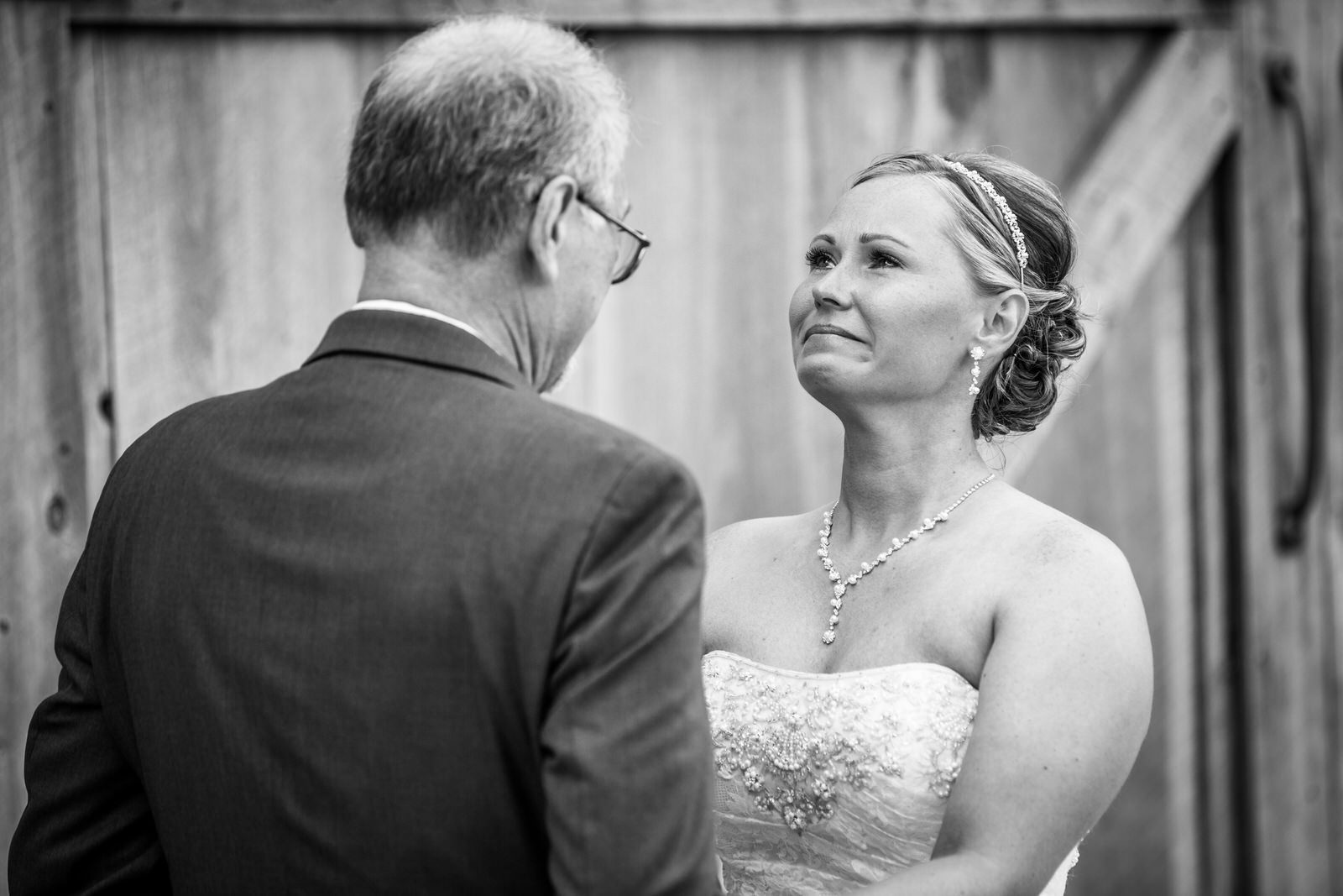 bride has first look with dad