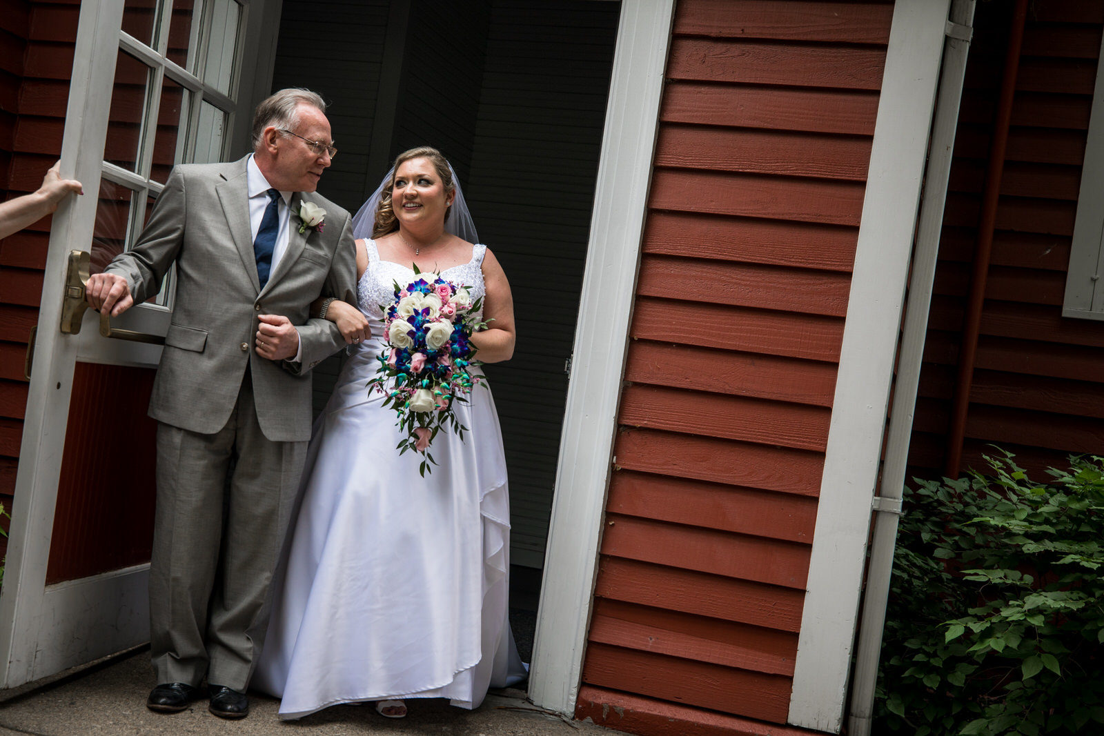 Earle Brown Wedding father escorts bride down the aisle